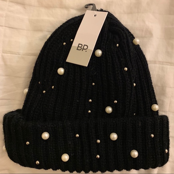 Nordstrom Accessories - NWT NORDSTROMS BRASS PLUMB studded beanie-sold out